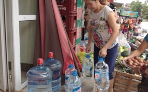 Khu chung cư hoang mang vì nước ăn nhiễm amoni